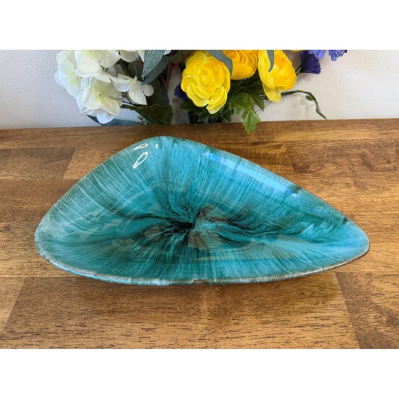 Vintage Blue Mountain Pottery Triangular Dish – Green Drip Glaze Retro Dining - Picture 3 of 6